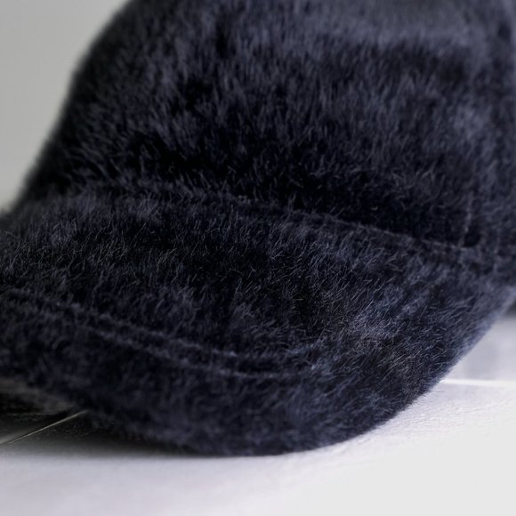 Faux fur cap - Picture 2 of 5